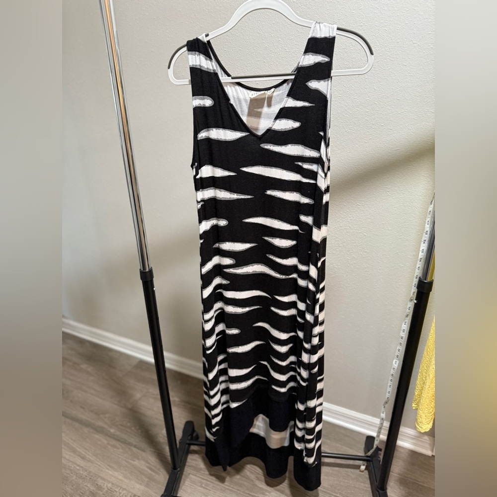 Truth + Style Black and White Maxi Tank Dress Size Medium-Preowned